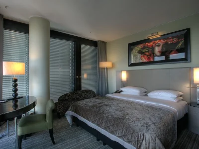 Hyatt Regency Hafenspitze - Düsseldorf Beleuchtungen der Hotelzimmer